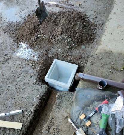雨水マス設置工事　水たまりができる場所